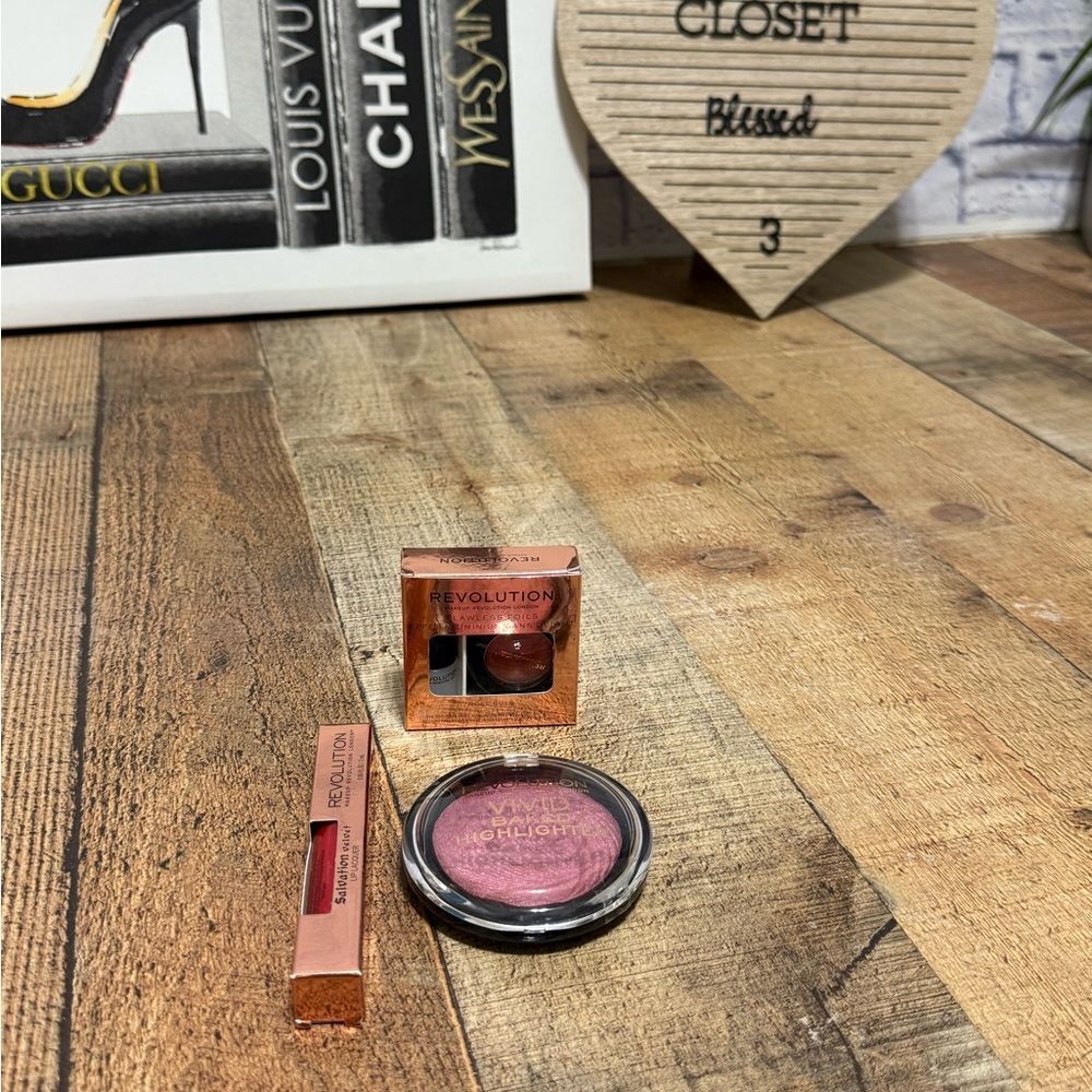 💜 Revolution makeup‎ bundle Flawless Foils, baked highlighter & lip lacquer